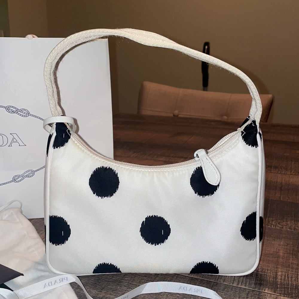 Authentic Prada Re-Edition unlimited mini bag - Picture 4 of 11